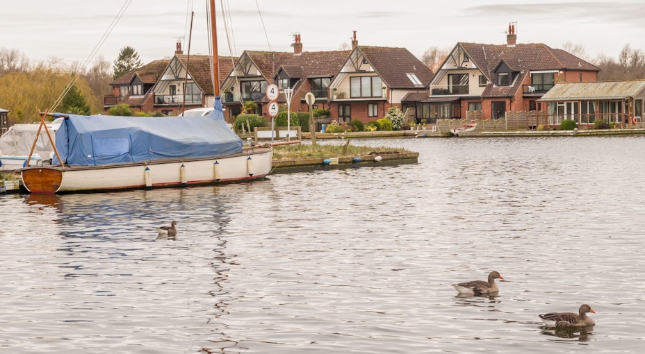Holiday lets by the river