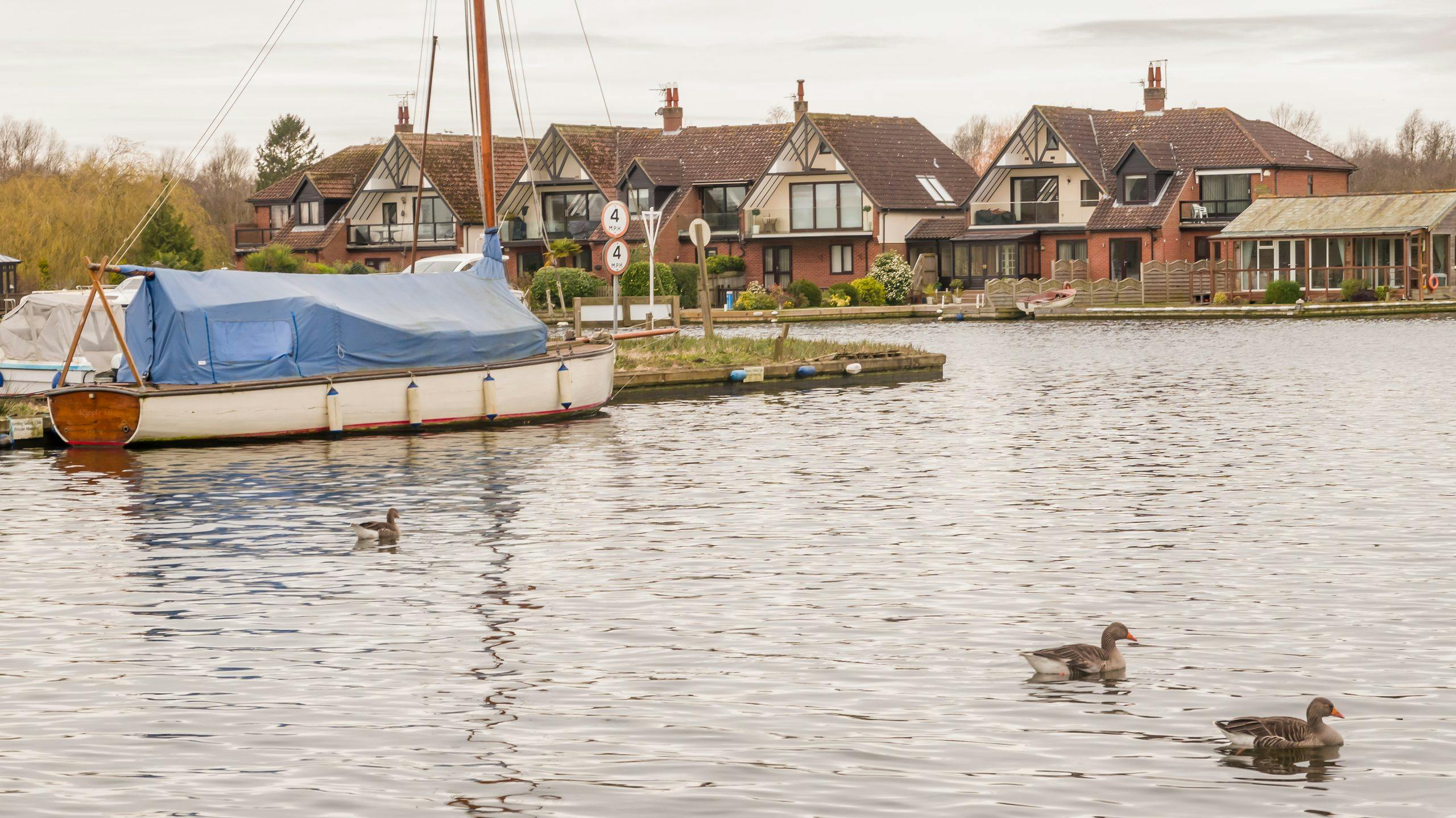 Holiday lets by the river