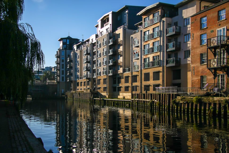 difference between leasehold and freehold?