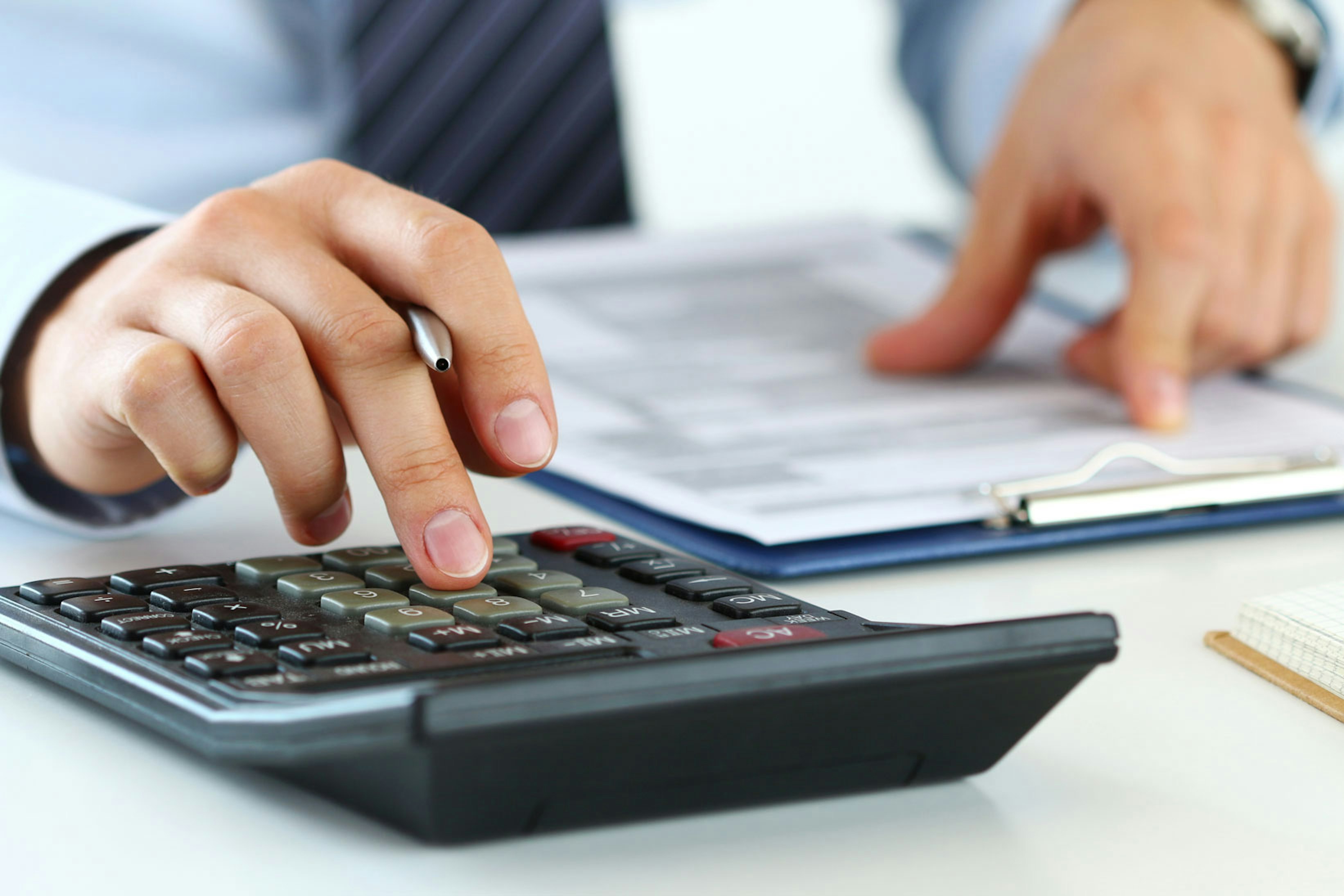 Invoice factoring vs invoice discounting