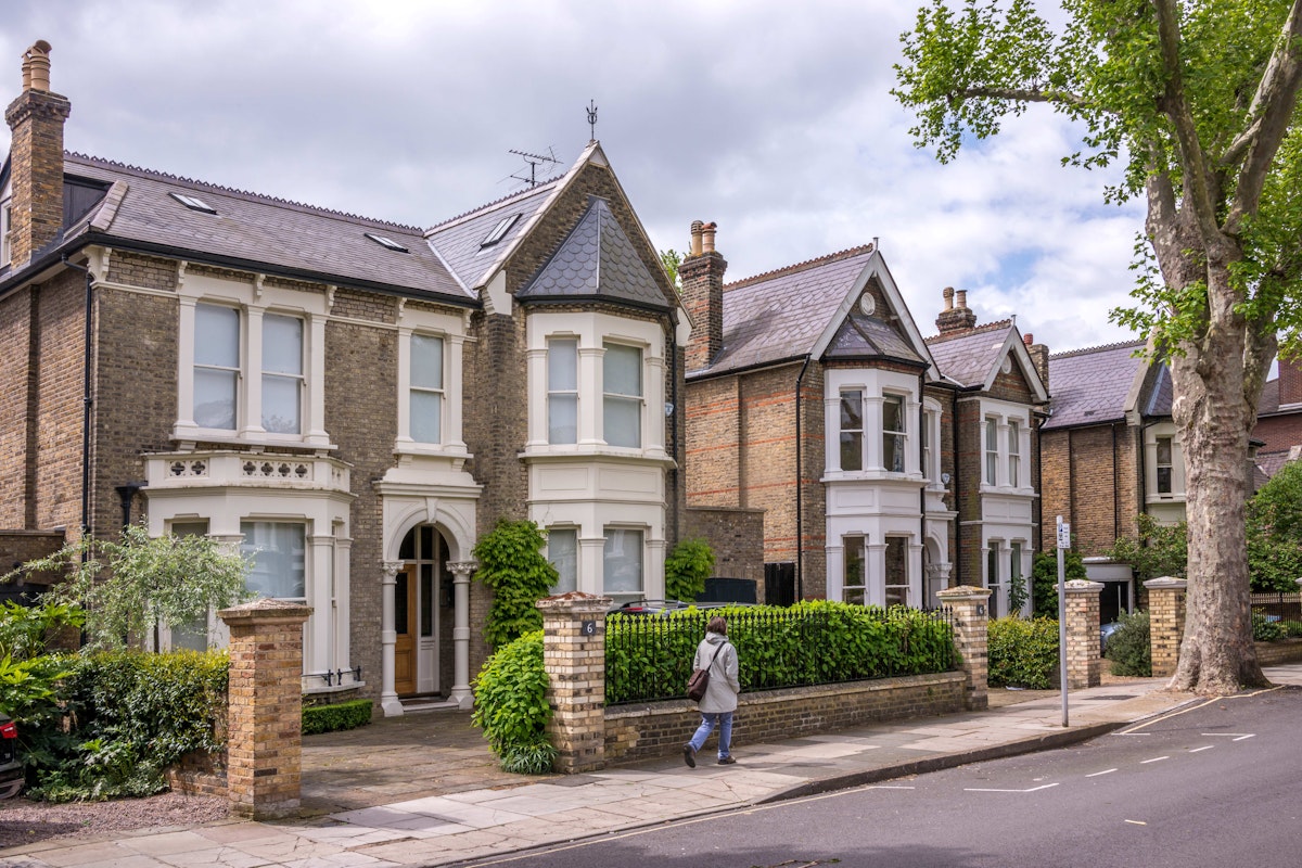 A UK house detached with building insurance cover from Alan Boswell Group